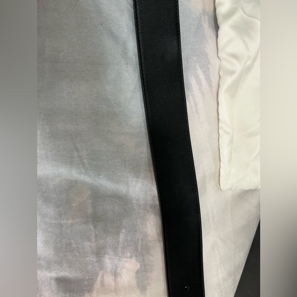 Women Gucci belt like new only use 3 times no damaged - Picture 5 of 7
